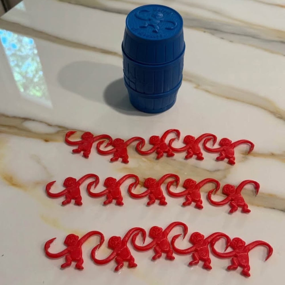 GAMES-Vintage Collectable 1989 Blue Barrel of Monkeys w/ 15 Monkeys